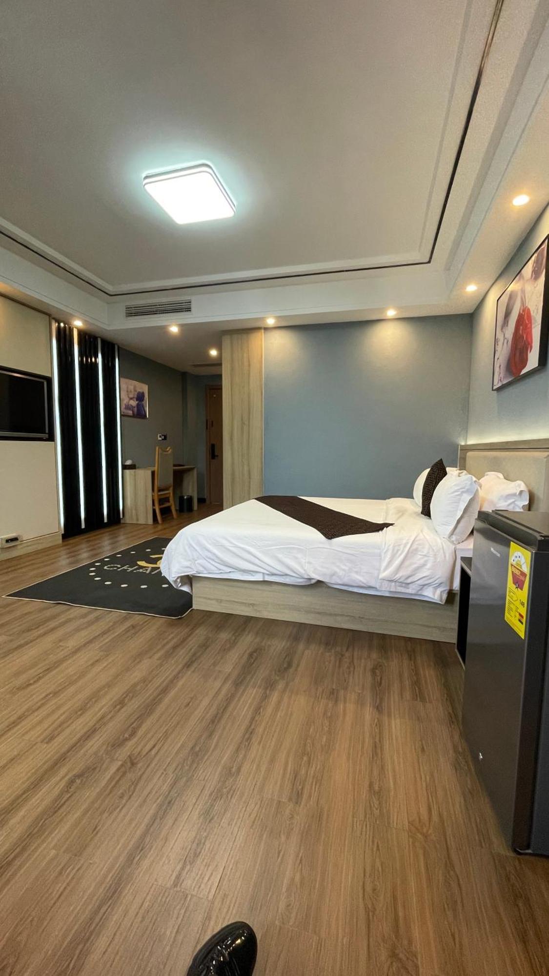 G.C Royal Hotel 阿克拉 外观 照片